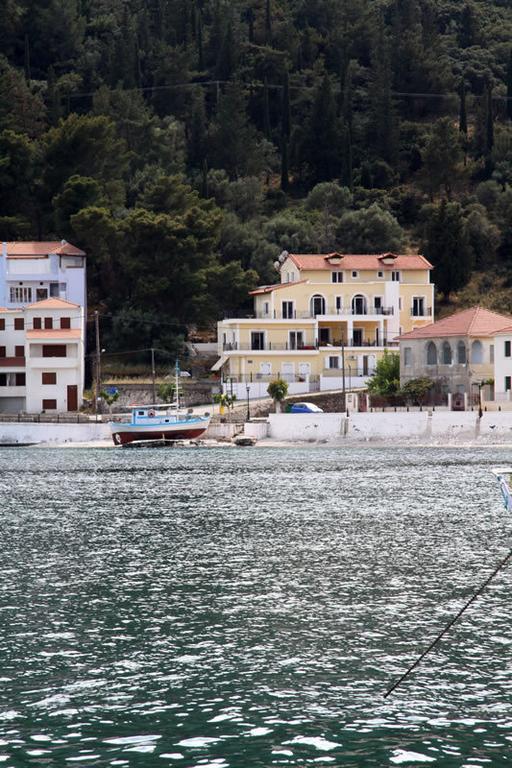 Santafemia Apartman Ajía Effimía Kültér fotó